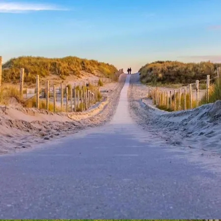 In Dunes With Stunning Views Юлианадорп